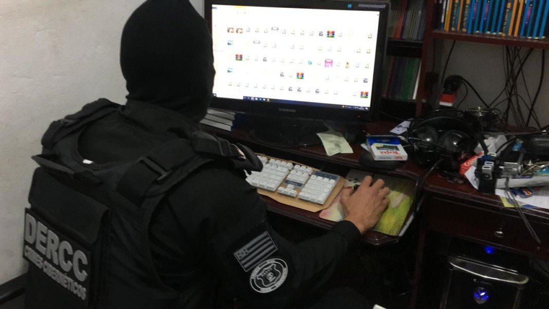 Operação Luz na Infância 8: Cibernéticos cumpre mandados de buscas em 5 cidades goianas contra suspeitos de pornografia infantil na internet