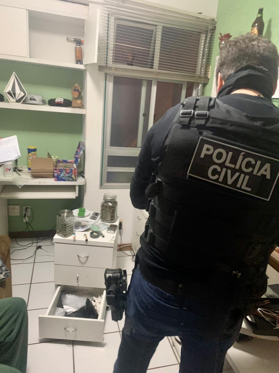 PCDF deflagra Operação Baco para reprimir o tráfico de drogas sintéticas