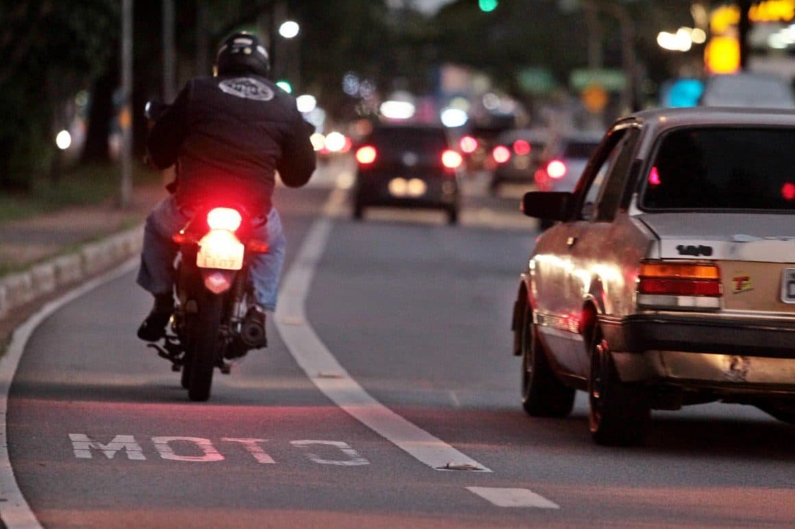 Homem pede para fazer test-drive em motocicleta e foge levando o veículo em Anápolis
