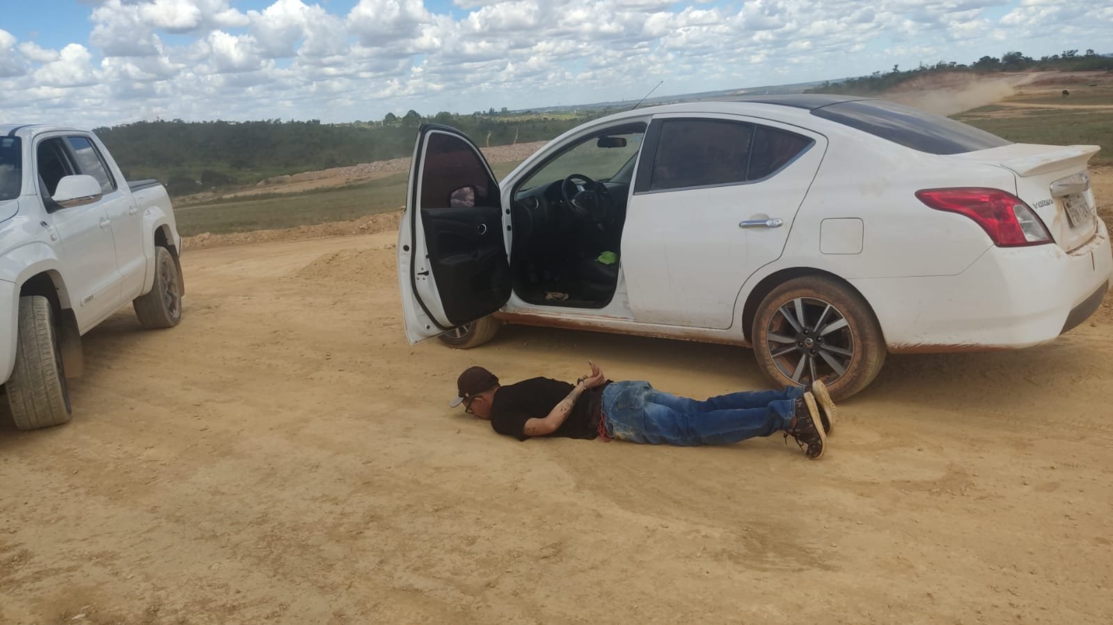VÍDEO : Durante folga policial prende integrantes de quadrilha de roubo a residência no entorno.