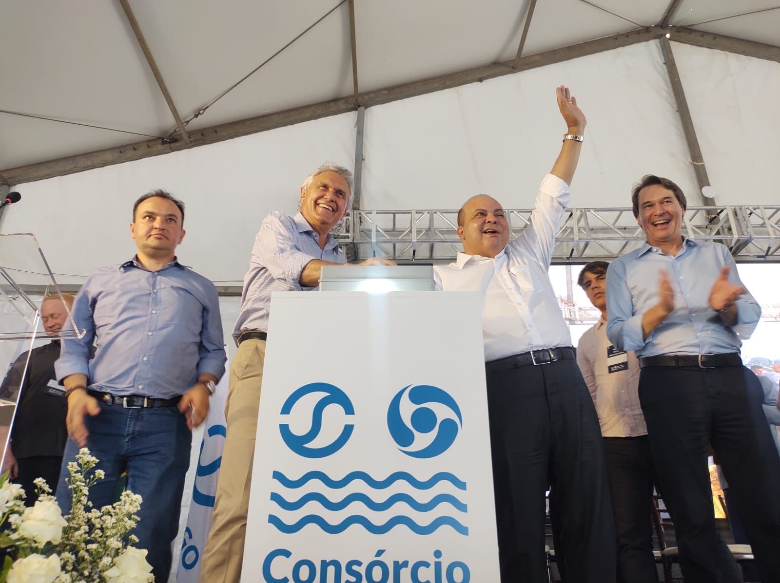 VÍDEO : Governadores de GO/DF inaugura Sistema Corumbá, Sistema Produtor de Água