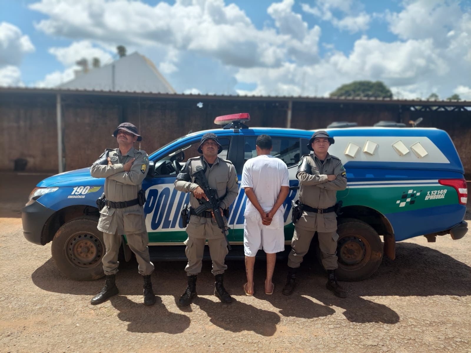 Homem matou companheira estrangulada com cinto, e liga para amigas da vítima falando em suicídio.