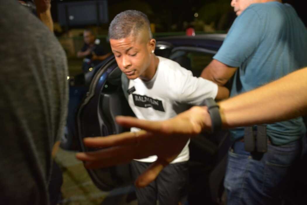 Veja um dos acusados de esfaquear o jornalista