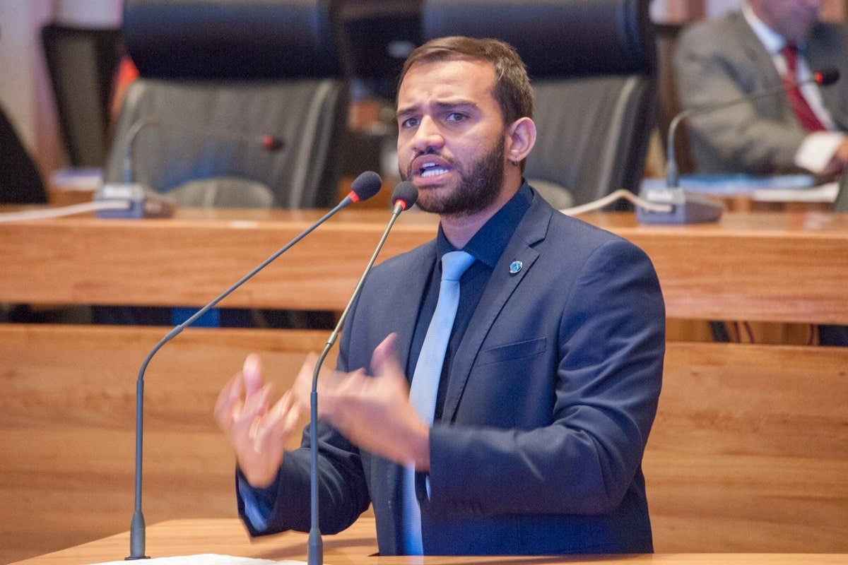 Deputado pede investigação da ação de PMs que interromperam festa