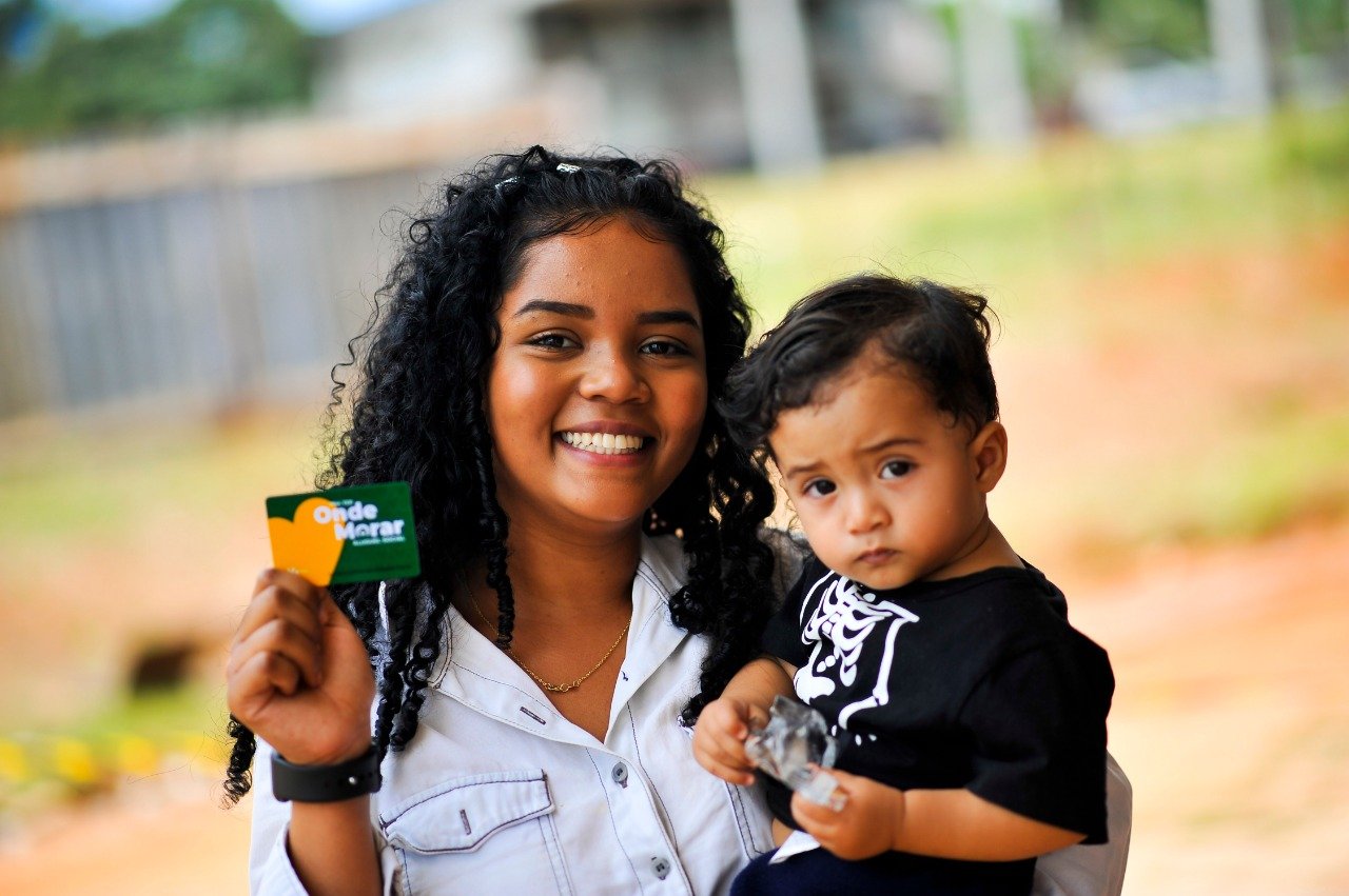 Governo de Goiás entrega cartões do Aluguel Social em Planaltina (16/05)