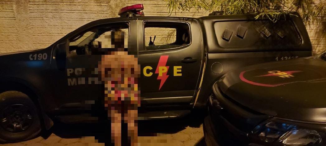 Mulher é presa com tabela de preços para matar autoridades