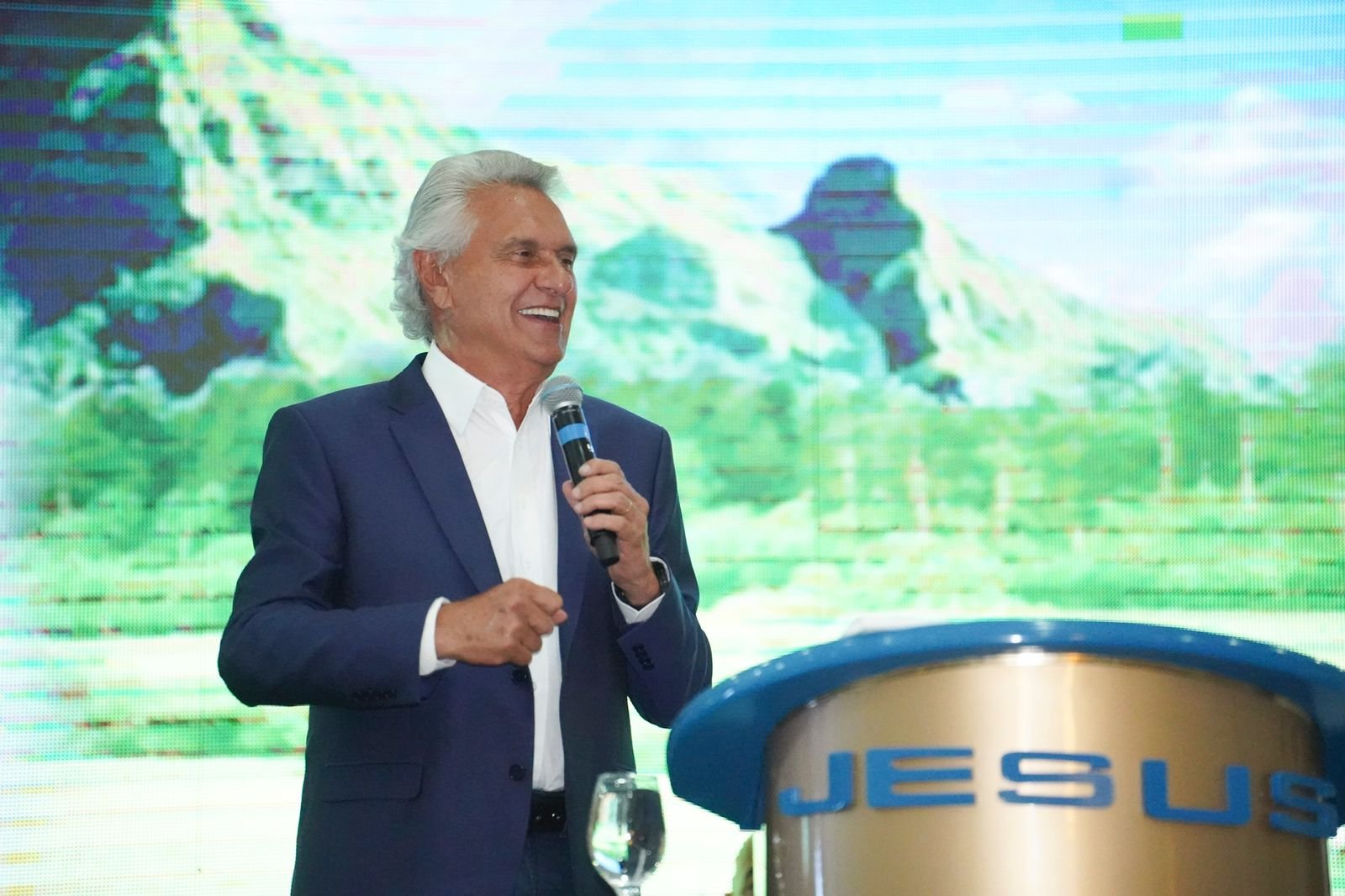 Ainda pelo entorno, caiado participou de culto evangêlico e tem apoio declarado.