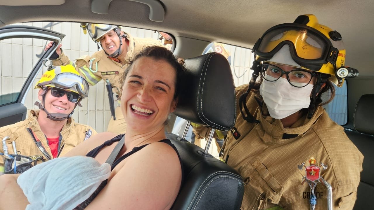 Em menos de 24 horas, duas mulheres dão à luz dentro de carros no DF