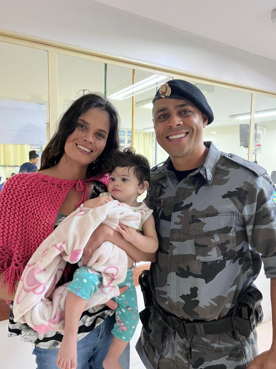 VÍDEO : Criança que engasgou com leite e sofreu desmaio, é reanimada por policial de folga no DF