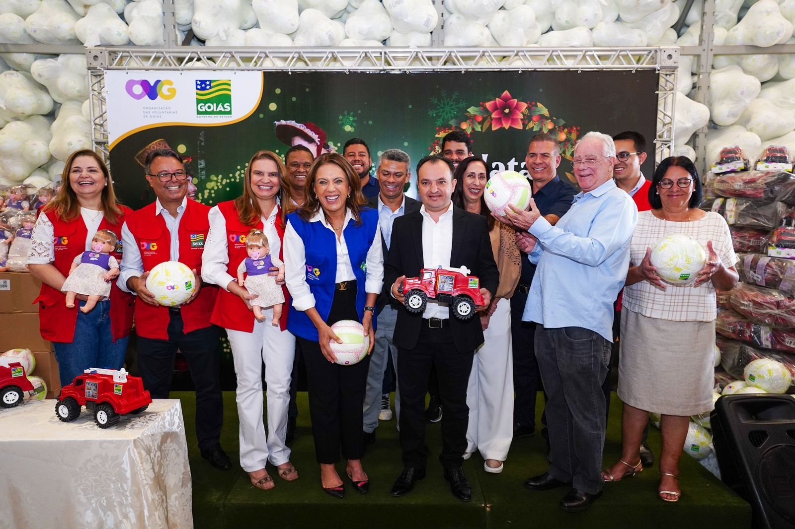 Gracinha Caiado inicia distribuição de 525 mil brinquedos da campanha Natal do Bem 2022