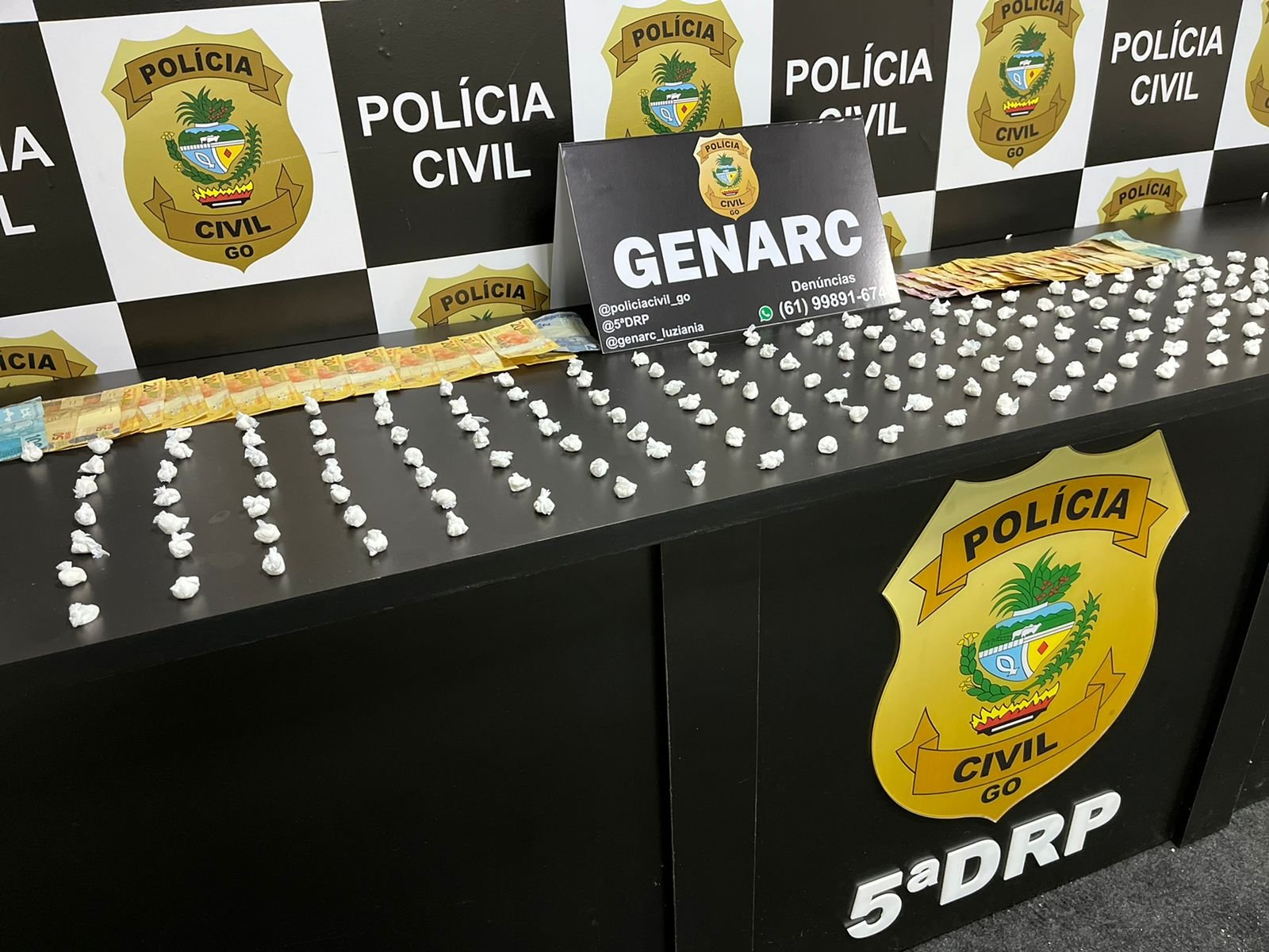 VÍDEO: pai e filho são preso em flagrante momento que vendia drogas em bar no J. ingá