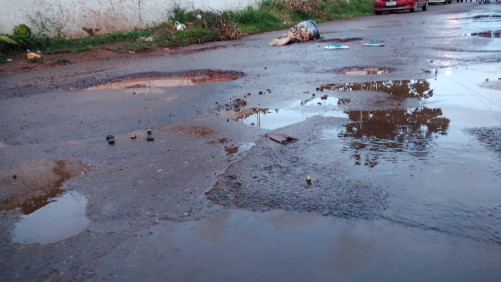 Cunhado mata cunhado a tiros em Valparaíso, volta na cena pra reconhecer o cadáver.