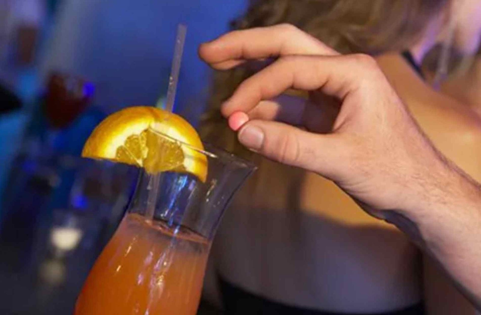 Homem denuncia que foi dopado e roubado por duas mulheres que conheceu em bar de Anápolis