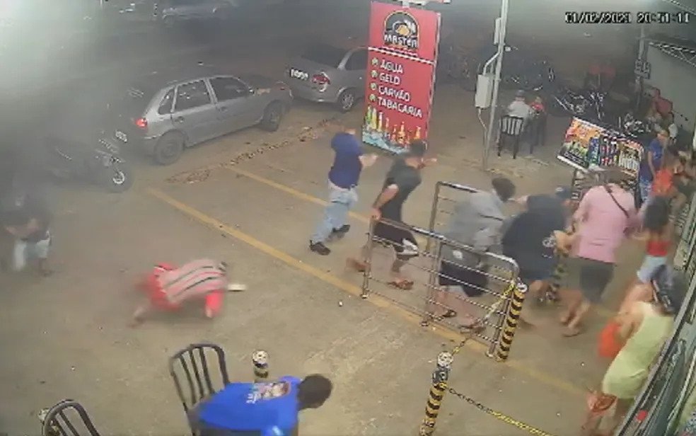 Dupla é presa suspeita de atirar contra quatro pessoas em distribuidora de bebidas