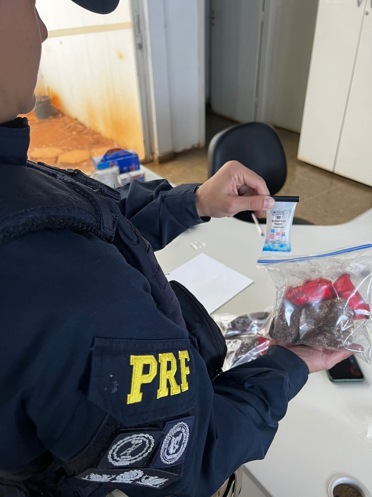 PRF apreende cocaína com passageiro em ônibus interestadual