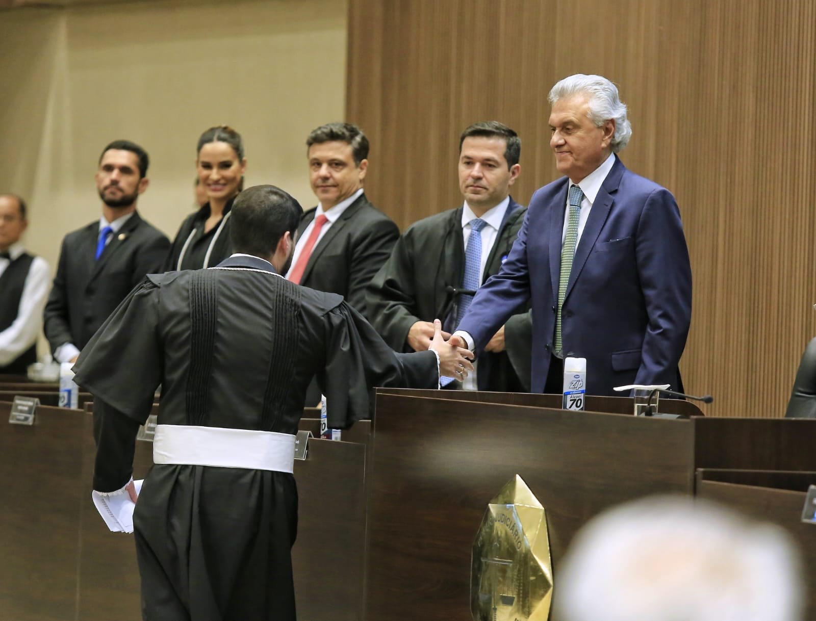 “Caberá a vocês mostrar que ninguém está acima da lei”, diz Caiado em posse de novos juízes