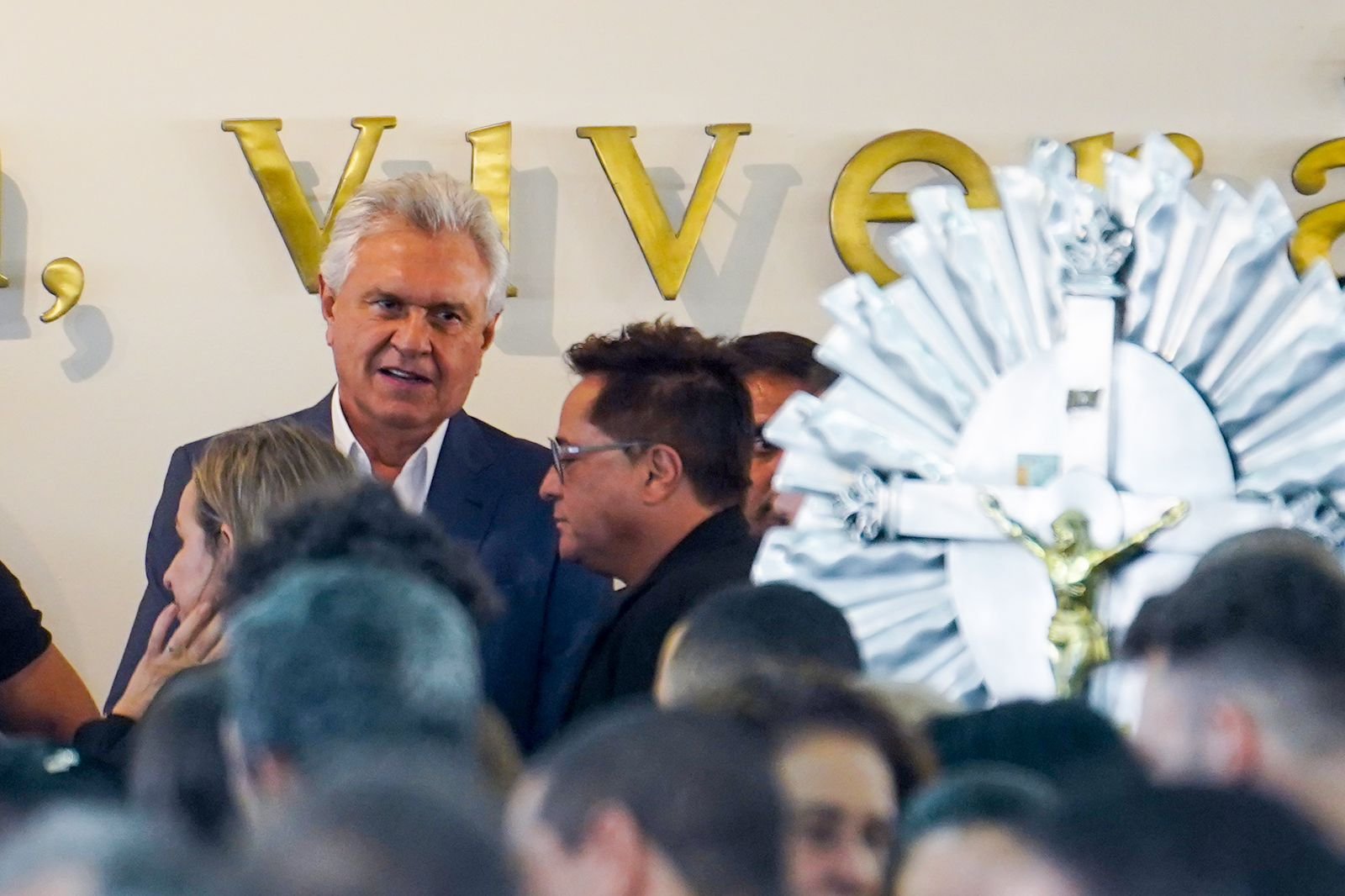 Em clima de consternação, governador Ronaldo Caiado comparece a velório e sepultamento de dona Carmem, em Goiânia