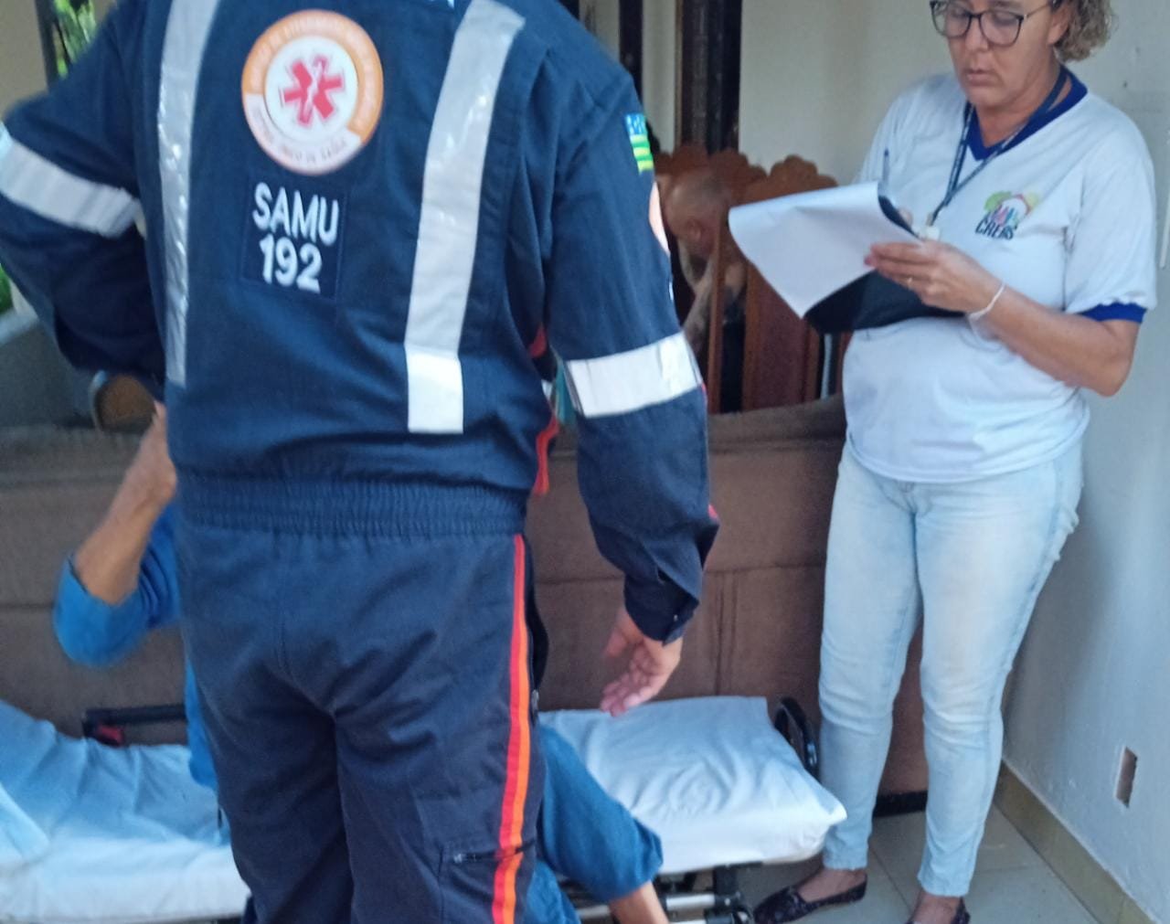 VÍDEO : Idoso é abandonado por filho em padaria do J.ingá