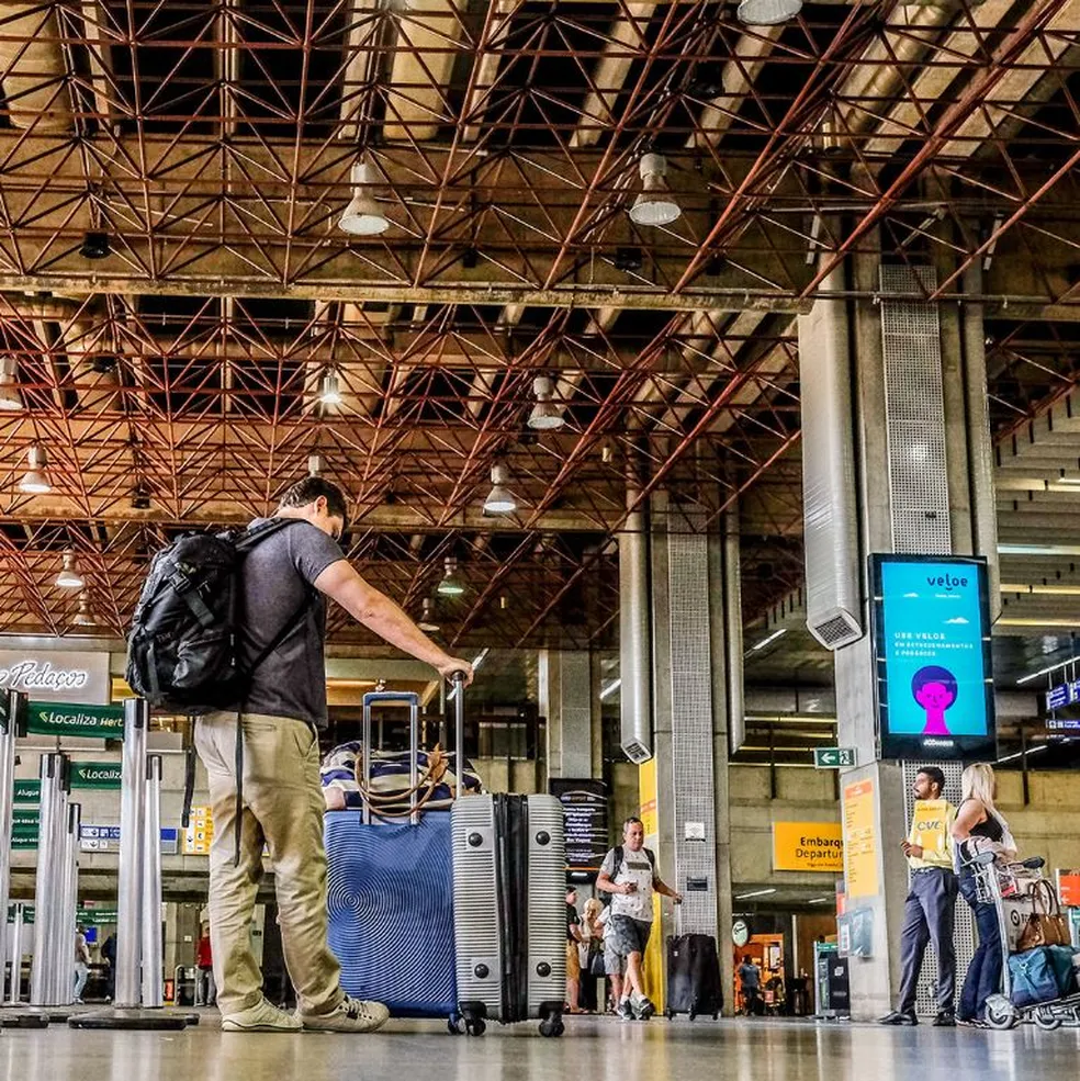 PF prende grupo suspeito de enviar drogas ao exterior trocando bagagens em aeroportos; goianas foram presas na Alemanha ao terem malas trocadas