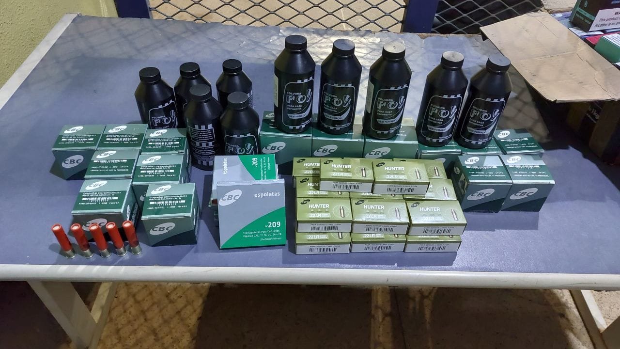 Cigarros eletrônicos e munições são apreendidos pela Prf no DF.