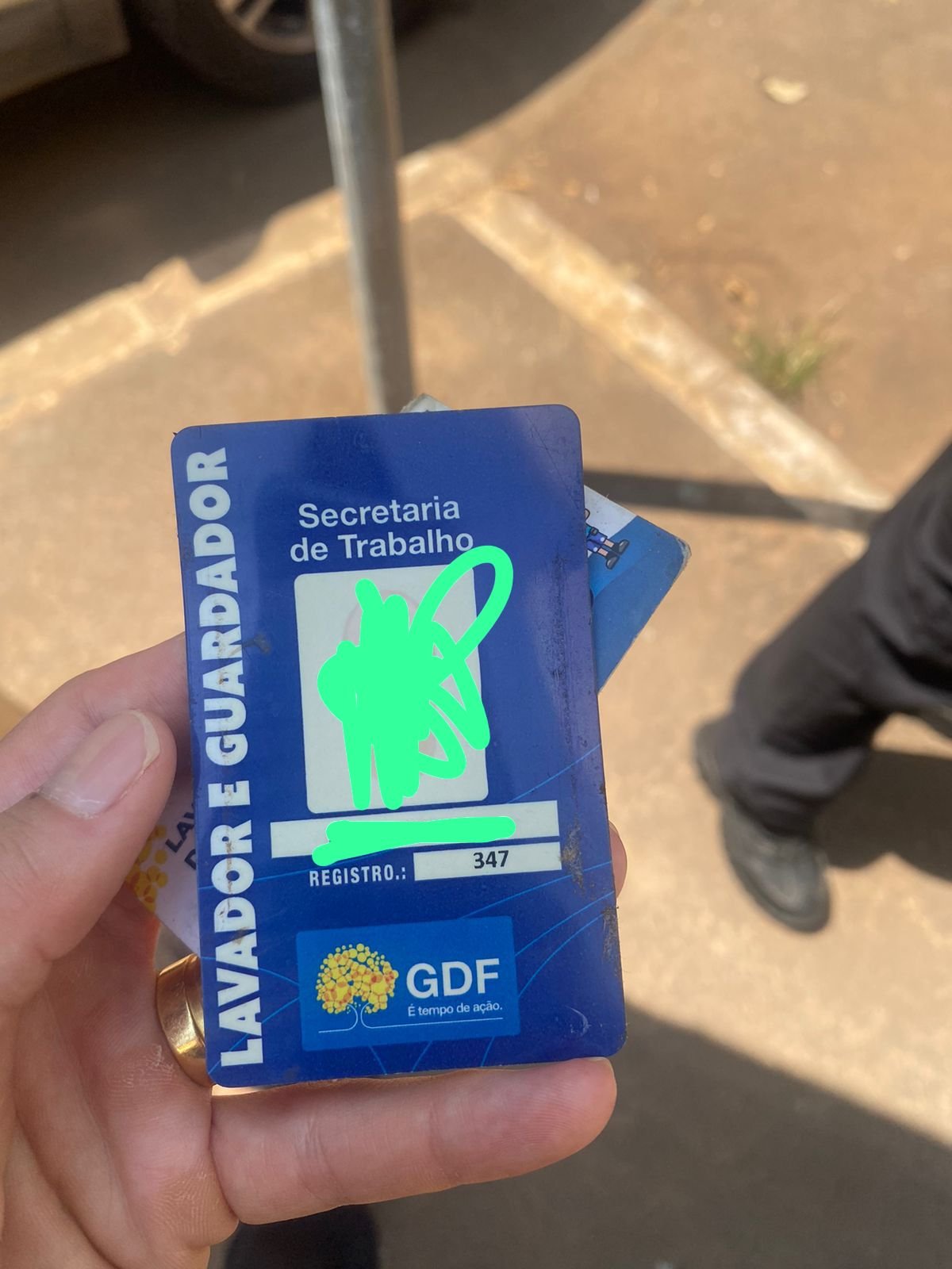 Homem é preso portando faca durante operação policial no DF.