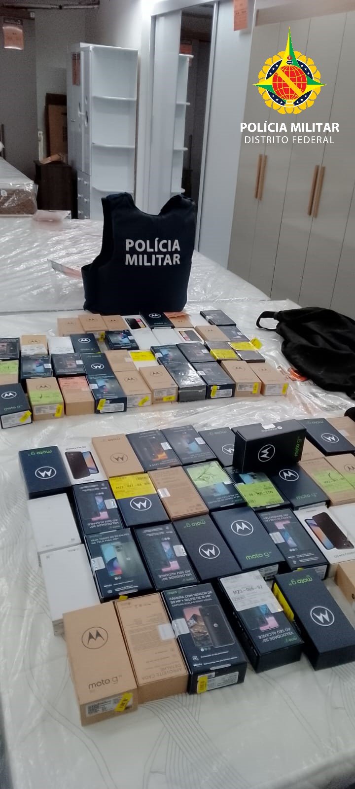 VÍDEO ; PMDF recupera 78 celulares roubados de loja no Gama