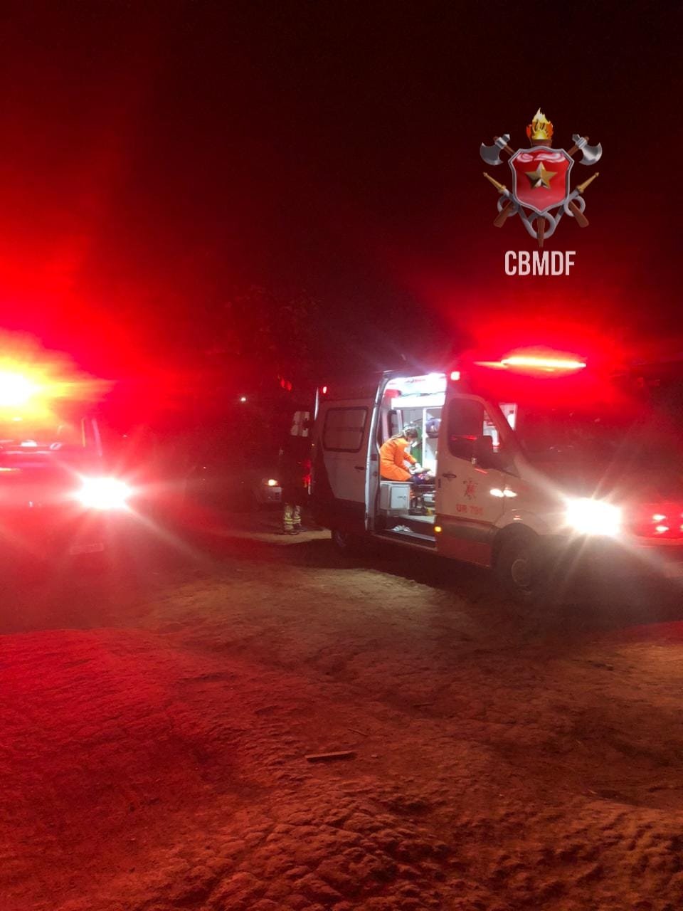 Homem é levado ao hospital após ser atingido por raio no DF