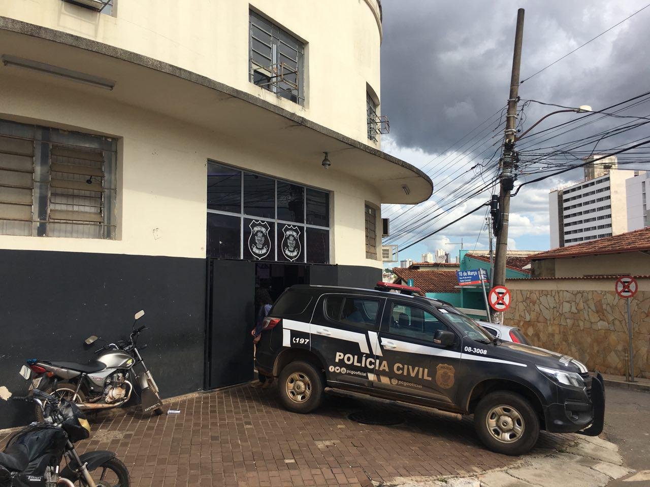 Após sofrer ataque com barra de ferro, homem perde parte da orelha em Anápolis.