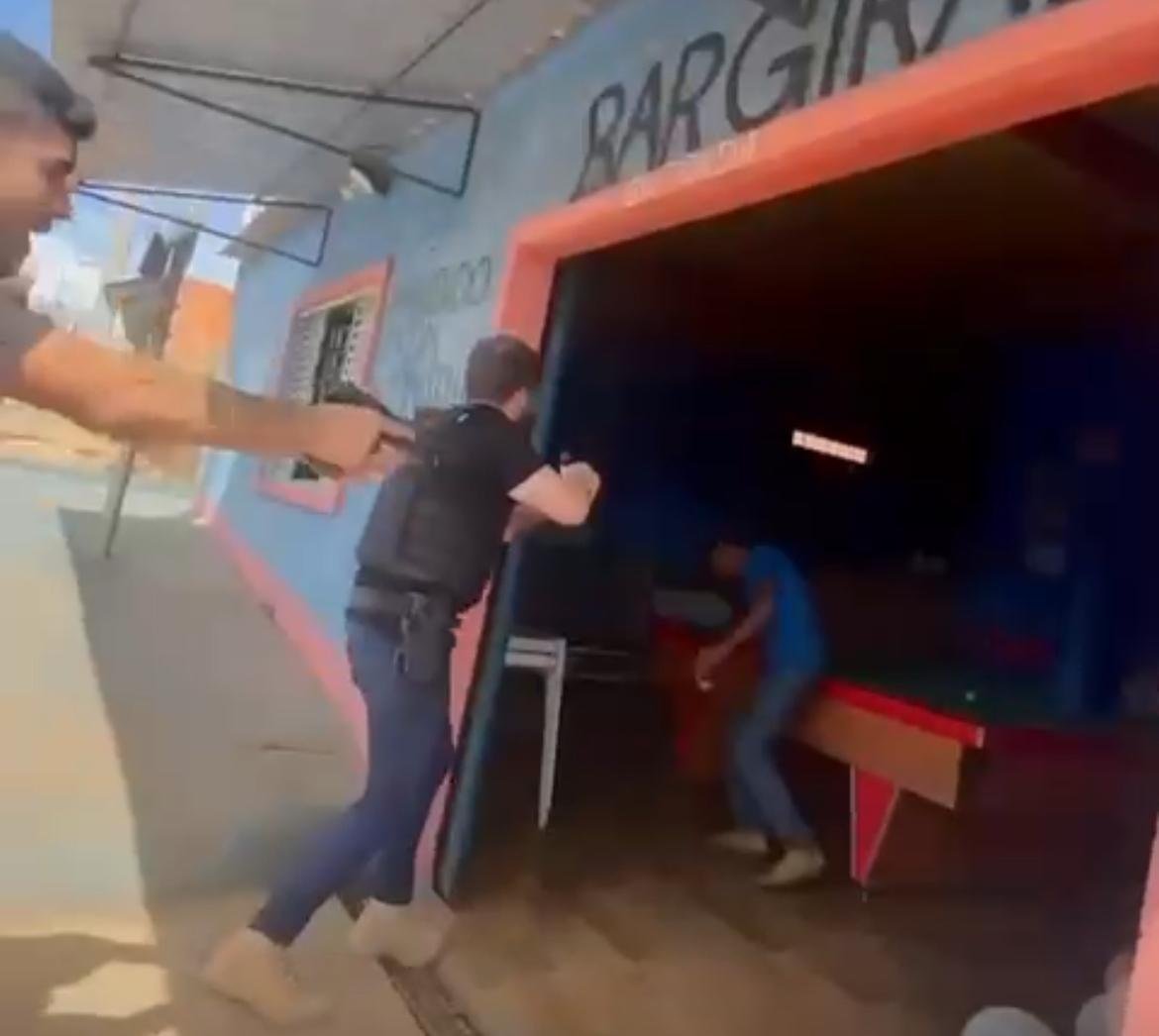 Casal de traficantes são presos em cristalina