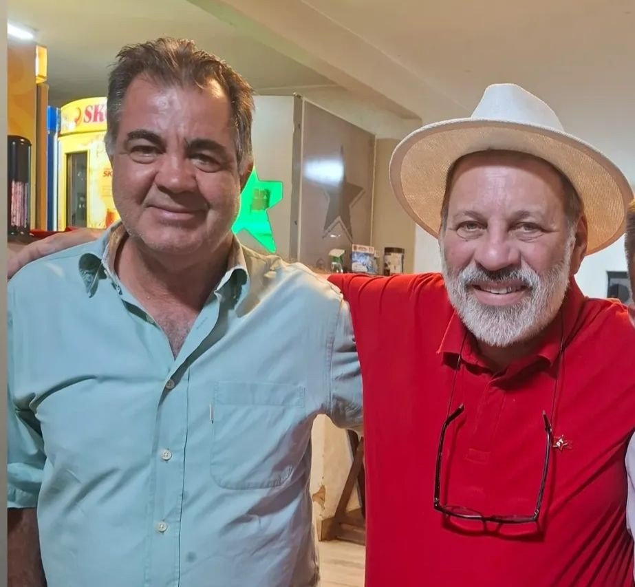 Ex prefeito do entorno alvo de operação da PF, aparece em foto com ex tesoureiro do PT Cabeça do Mensalão