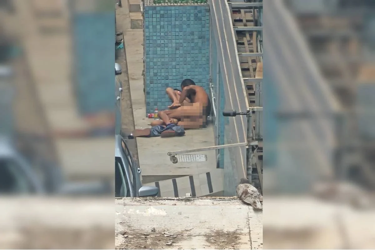 Cantinho da sacanagem ; casal em situação de rua aproveita tempinho para tirar atraso