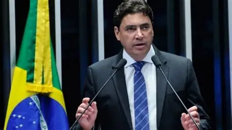 Isolado pelo bolsonarismo, Wilder Morais enfrenta racha com Gayer e pode deixar PL para manter sonho de governo