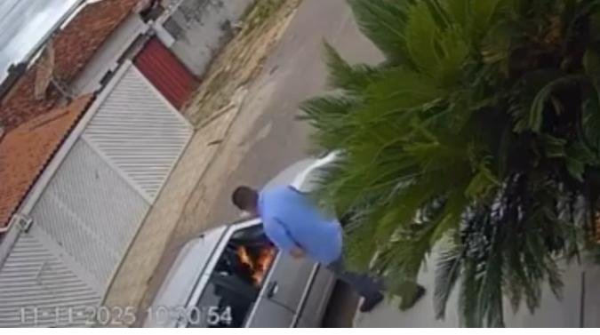 Homem que colocou fogo em carro de vizinho paga mil reais de fiança e foi liberado no DF. Veja vídeo