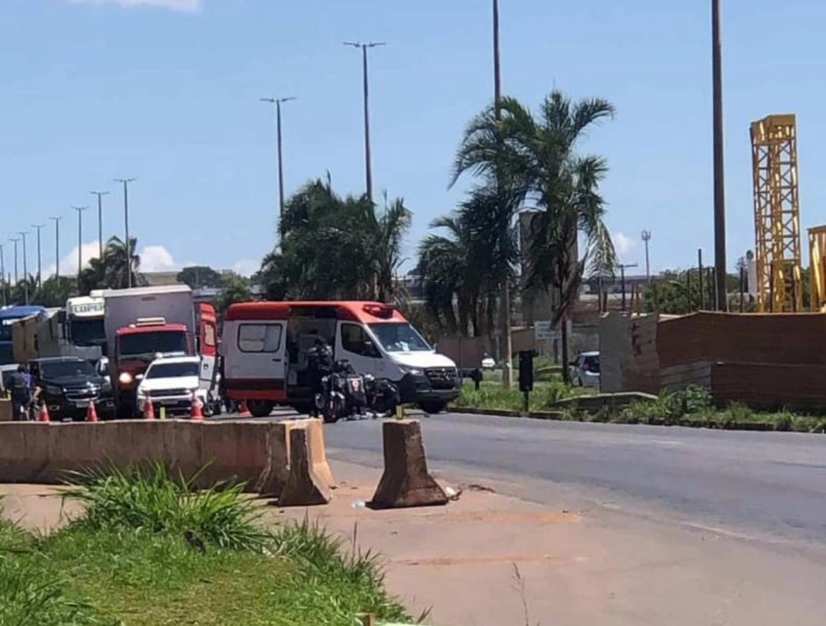 Carro atinge pedestre perto de semáforo da Br 040 em Valparaíso