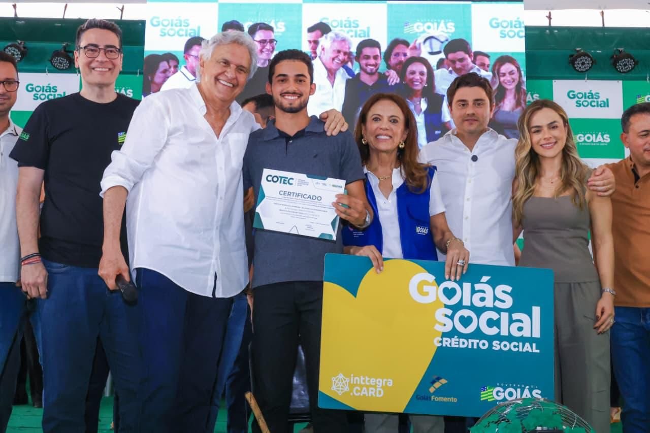 Caiado e Gracinha abrem Goiás Social em Luziânia com entrega de benefícios e oferta de serviços