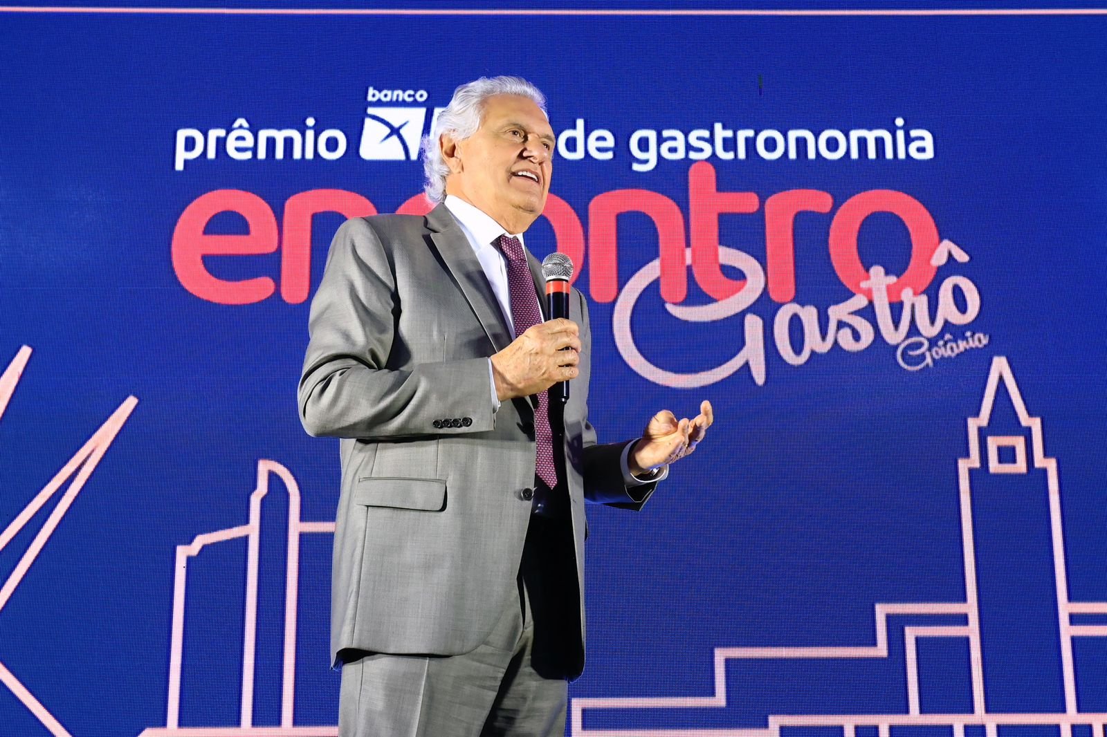 Caiado destaca impacto econômico da gastronomia na entrega de premiação