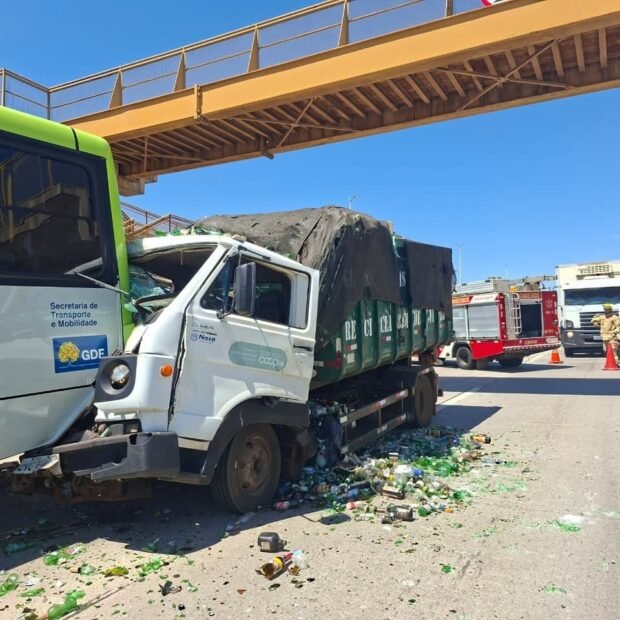 CBMDF é acionado após colisão entre caminhão e ônibus na Estrutural