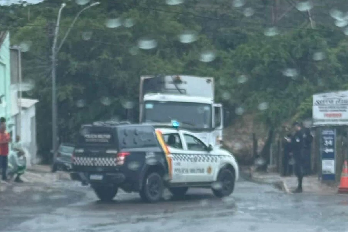 Gari escorrega e morre atropelado por caminhão de lixo no DF