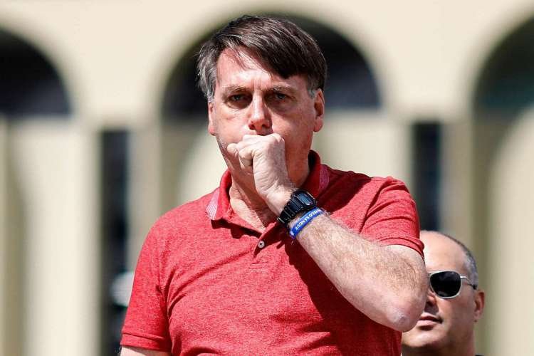 Bolsonaro passa por nova cirurgia para tratar crise de soluços