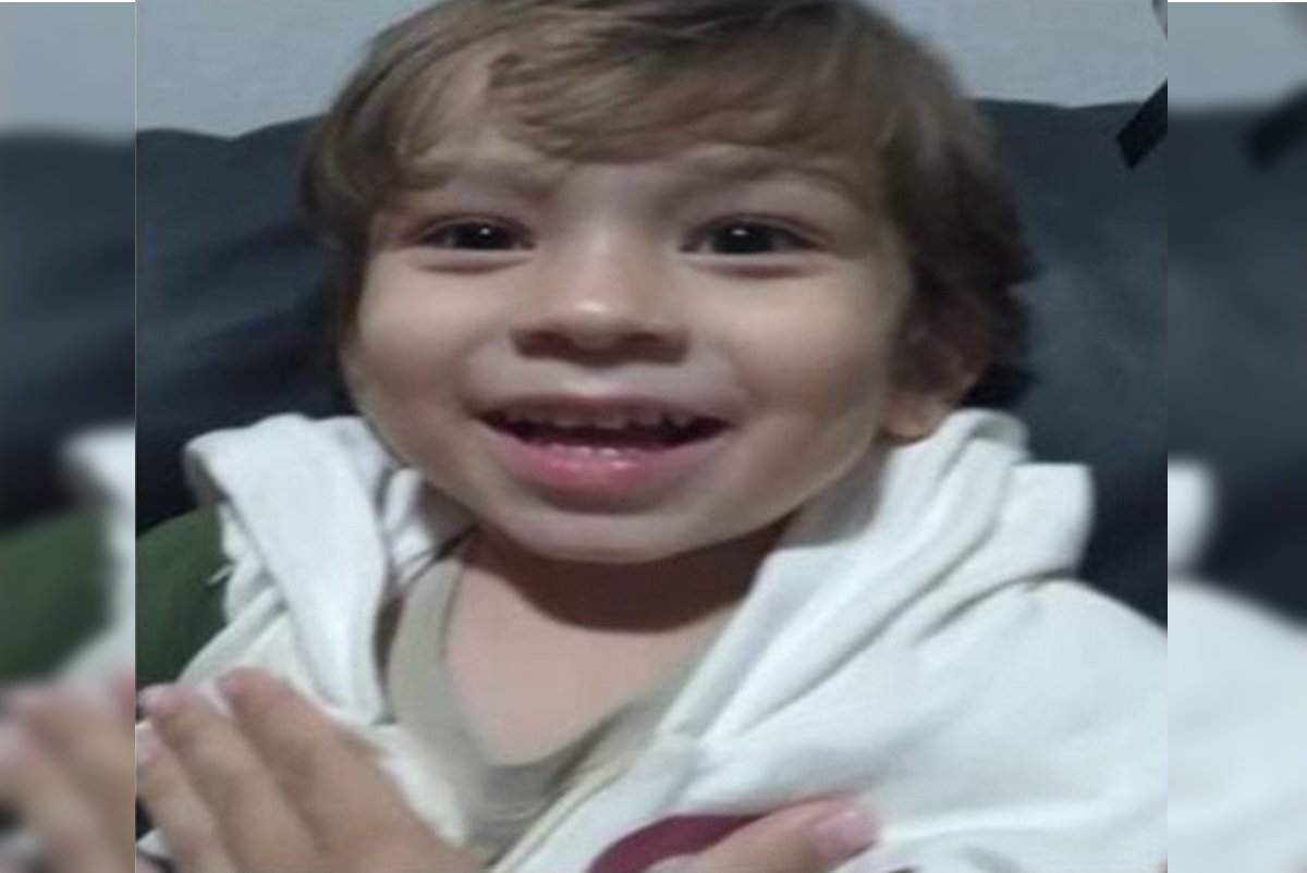 Criança que morava no DF e estava brincando perto de piscina morre afogada em chácara da família em Unaí