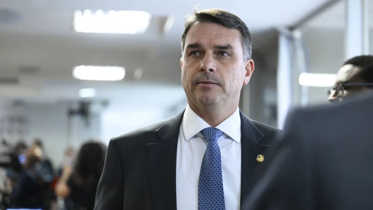 Quaest: 54% acham que Bolsonaro errou ao indicar Flávio como sucessor
