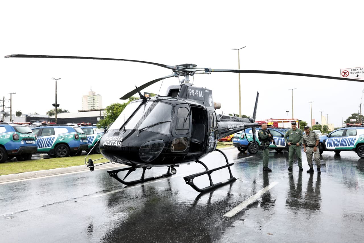 Caiado entrega helicóptero e reforça segurança durante Operação Natal Seguro 2025