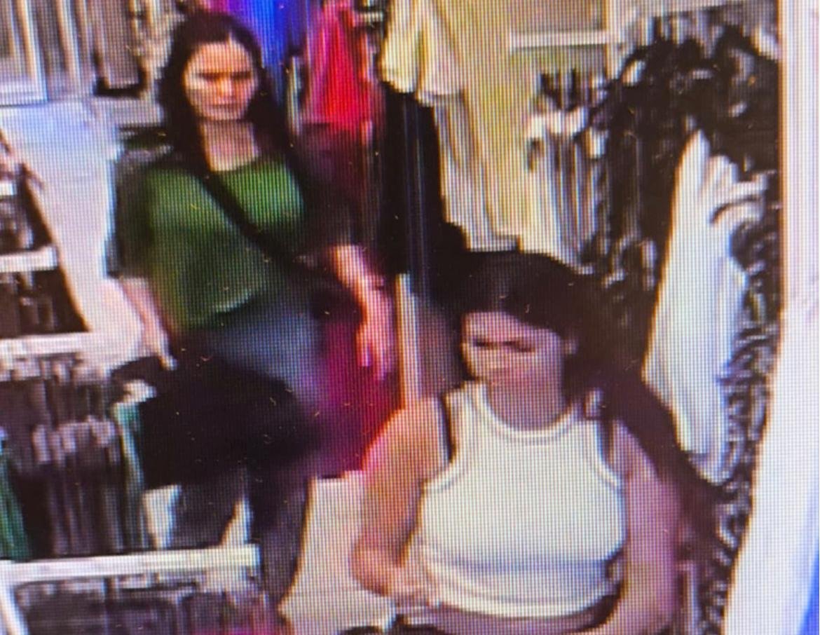 Big Brother ; Câmeras de segurança registra furto em loja de roupas praticado por Mulheres em Luziânia