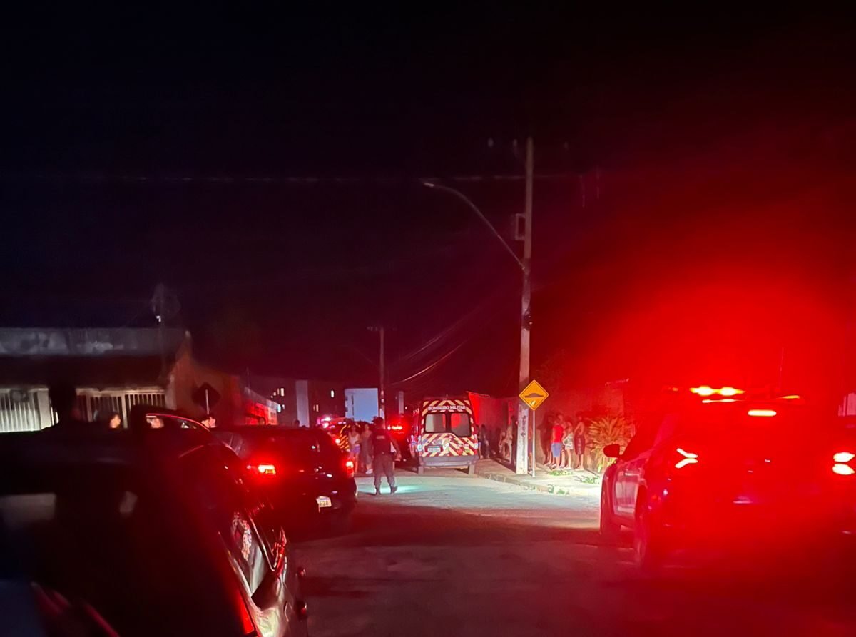 Usando balaclava, criminosos abrem fogo e executa homem e deixa mulher ferida em Valparaíso