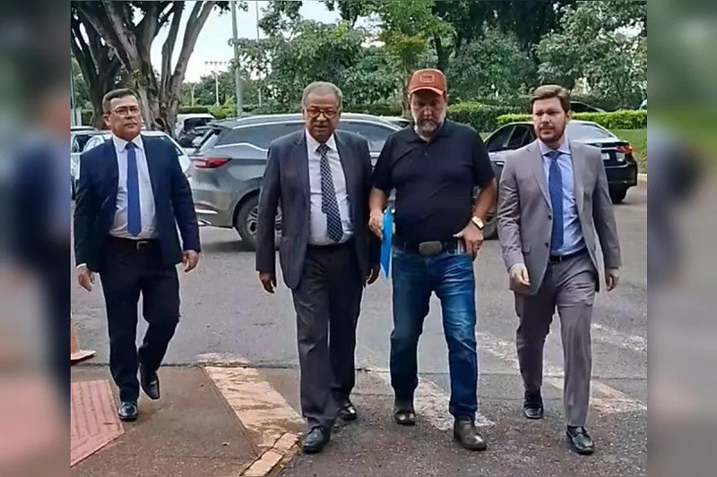 Líder dos caminhoneiros vai à Presidência da República comunicar paralisação