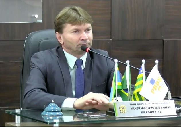 MP determina “adequação da lei” e proíbe presidente da Câmara de ter nova candidatura