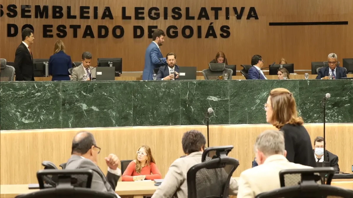 Assembleia Legislativa de Goiás aprova sessões extras até a véspera do Natal