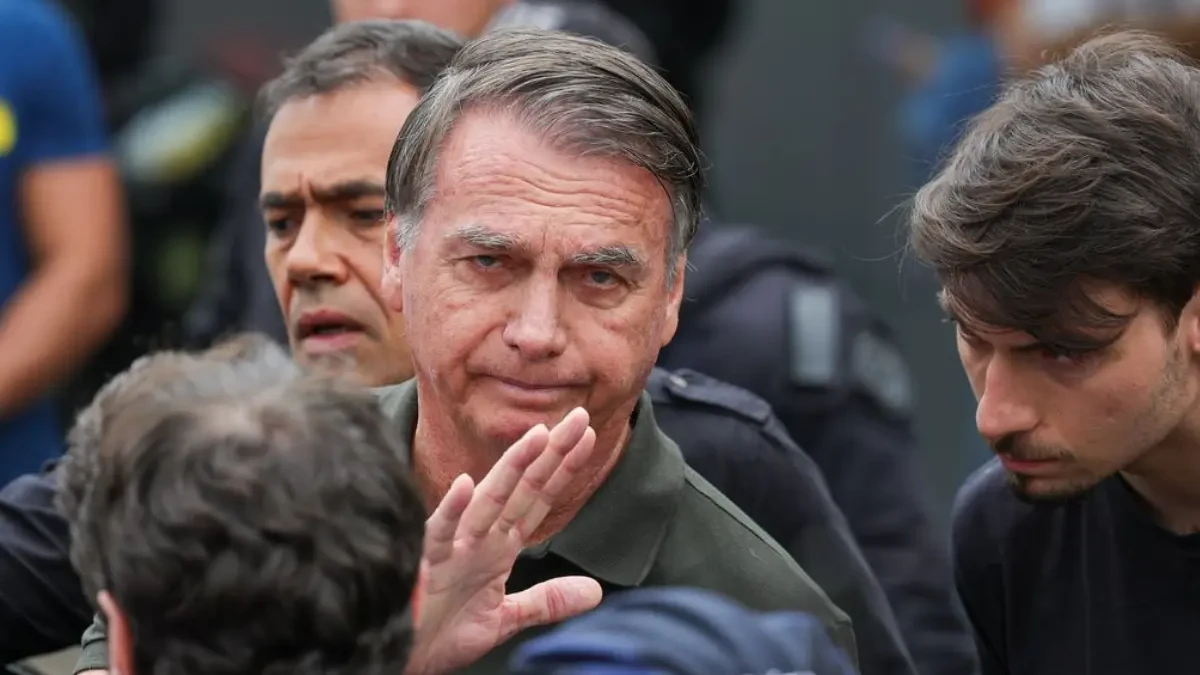 Bolsonaro pede Smart TV e visita de dois líderes evangélicos na prisão