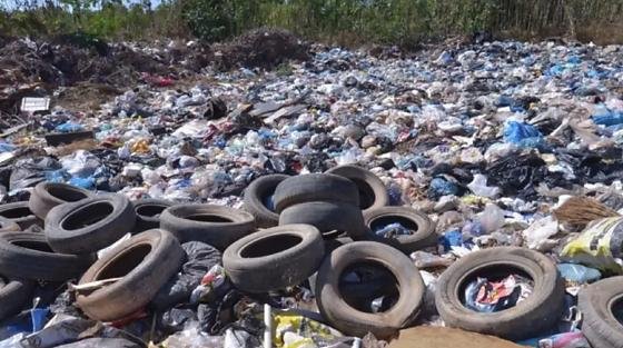 Ossada humana é encontrada dentro de “saco agrícola” próximo ao lixão em Goiás