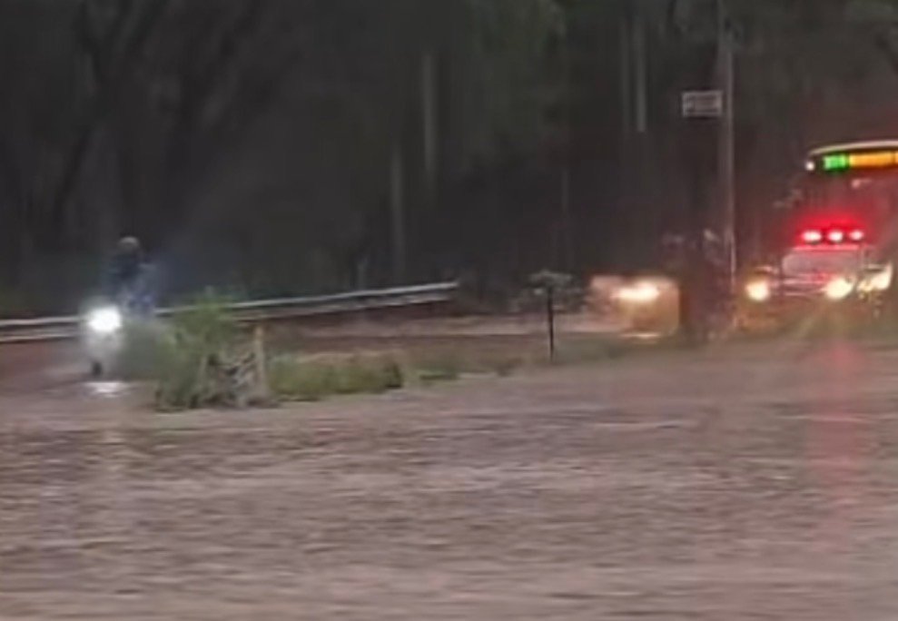 Fortes chuvas causam alagamentos em vários pontos de Goiânia